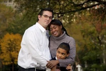 Gia đình vui tính chụp ảnh kỷ niệm... lại ra ảnh cười