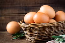 Chàng trai nguy kịch vì nhét 15 quả trứng vào hậu môn lúc phê thuốc