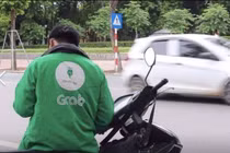 Tốt nghiệp ĐH rồi chỉ chạy Grab để mưu sinh, chàng trai gây tranh cãi 
