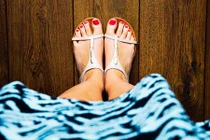 Phụ nữ có tướng bàn chân "lạ" này, cả đời mang may mắn