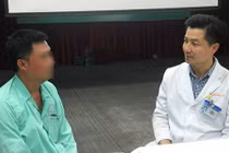 Hàm răng giả bị bỏ quên 2 năm trong cổ họng