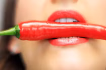 Mách mẹ mẹo đánh bay cảm giác bị cay ớt trong vòng 2 giây