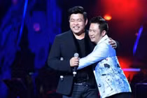 Ca sĩ Quang Lê quay lén cảnh Bằng Kiều hút thuốc lào