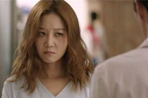 Đêm tân hôn, chồng ngồi thẫn thờ nhìn vợ