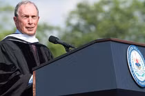 Tỷ phú Bloomberg: Đừng chọn việc dựa trên tiền lương