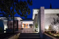 Biệt thự 1 tầng có hồ bơi xanh mát