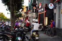 Hàng quán đóng cửa đồng loạt, chủ nhà vẫn không giảm giá thuê