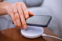 Đây là nguyên nhân sạc không dây chậm hơn có dây?