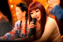 Phương Thanh phản ứng gay gắt khi bị chị dâu dọa kiện