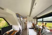 Những người bỏ cuộc sống thành thị để ở trên xe buýt đầy tiện nghi