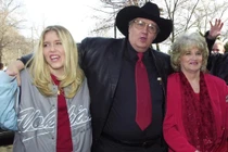 Nỗi đau trúng số: Giải độc đắc đã phá hủy cuộc đời tôi