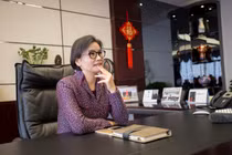 Hành trình vượt gian khó của nữ tỷ phú tự thân giàu nhất thế giới