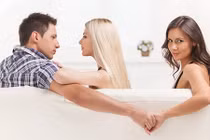 Hành động vô tình của vợ sề khiến chồng dứt ngoại tình