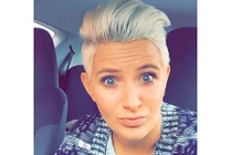 Điều lạ trên cổ nữ sinh hé lộ mối tình bí mật với cô giáo đồng tính