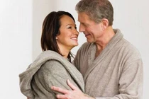 Mẹ chồng ung thư, bố chồng vào nhà nghỉ với giúp việc