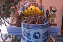 Bát hương hóa âm là điềm báo may mắn hay xui rủi?