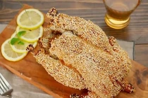 Video: Đầu bếp Trung Quốc làm món gà nướng mật ong nguyên con mềm thơm