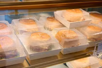 Ba tháng nghỉ dịch, chủ tiệm bánh bất lực nhìn sổ tiết kiệm cạn dần