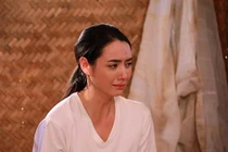 Con gái làm dâu khổ, bố mẹ lái ô tô đón về ăn mừng thoát nạn