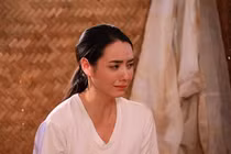 Con gái làm dâu khổ, bố mẹ lái ô tô đón về ăn mừng thoát nạn