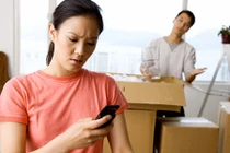 Vợ bươn chải kiếm tiền xứ người để chồng lấy tiền nuôi bồ nhí