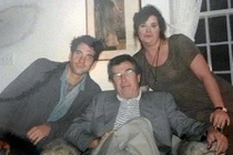 Tài tử Hollywood đích thân tìm ra được kẻ sát nhân giết mẹ sau 45 năm