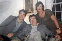 Tài tử Hollywood đích thân tìm ra được kẻ sát nhân giết mẹ sau 45 năm