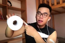 YouTuber hướng dẫn trẻ 14-16 tuổi thủ dâm gây tranh cãi