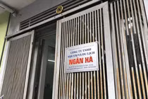 Công ty vận tải âm thầm tháo biển sau vụ bé trai bị bỏ quên trên xe