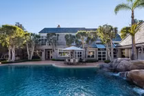 Bên trong biệt thự hơn 29 triệu USD của con gái tỷ phú Anh