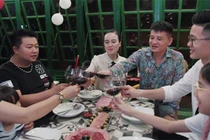 Vợ cũ tổ chức sinh nhật chồng cùng vợ mới