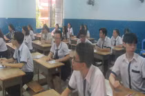 “Học sinh đứng trong nhà vệ sinh 10 giây thôi cũng ngất“