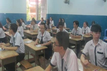 “Học sinh đứng trong nhà vệ sinh 10 giây thôi cũng ngất“