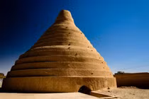 Tháp cổ chuyên dùng làm đá lạnh giữa sa mạc Ba Tư