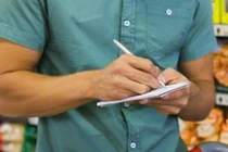 Sống chung với chồng “vắt cổ chầy ra nước”, vợ tủi thân phát khóc