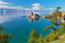 Cận cảnh hồ nước ngọt sâu nhất thế giới