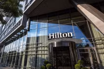 Thuê khách sạn, không ngờ bị quay lén tắm khỏa thân tung lên mạng