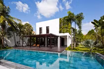 Biệt thự “khu nhà giàu” phủ xanh khiến báo ngoại ngẩn ngơ