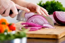 Video: 5 tuyệt chiêu giúp người nội trợ không phải 'đổ lệ' khi thái hành