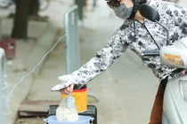 Kiểu buôn bán "Bỏ tiền vào xô, lấy đồ ở chậu" thời Covid-19