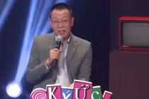 MC Lại Vân Sâm lần đầu bật khóc ngay trên sóng truyền hình