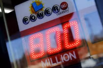 Trúng số 10.000 USD, mua tiếp và cái kết không thể sốc hơn