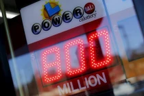 Trúng số 10.000 USD, mua tiếp và cái kết không thể sốc hơn