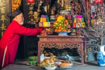 3 ngày “đại lộc” nên lau dọn bàn thờ tỉa chân nhang