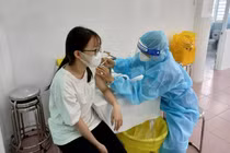 Cách 7 tuần, tiêm luôn vắc-xin Covid-19 mũi 2 được không?