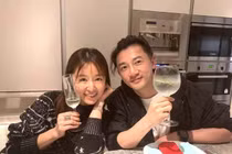 Tô Hữu Bằng nấu ăn mừng sinh nhật tuổi 43 của Lâm Tâm Như