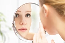 Hé lộ sự thật kinh ngạc về “người lạ” gặp trong gương, trên giường ngủ