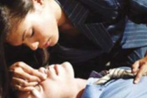 Cứu chồng bị "thượng mã phong" thế nào mới đúng?