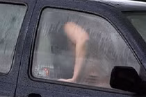 Cặp đôi đột tử khi đang làm "chuyện ấy" trên xe hơi