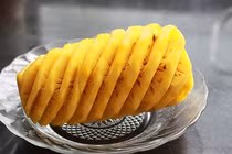 Video: Những cách gọt dứa khiến khách đến chơi nhà trầm trồ